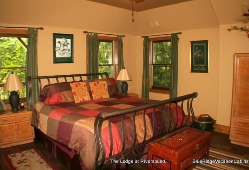 Lodge At Riversound Apartment