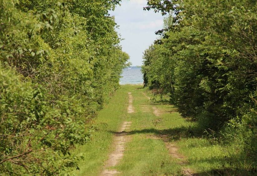 Mackinac Lake Trail Motel