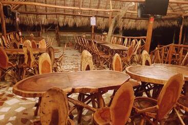 Mr Cowboy Hotel Y Restaurante