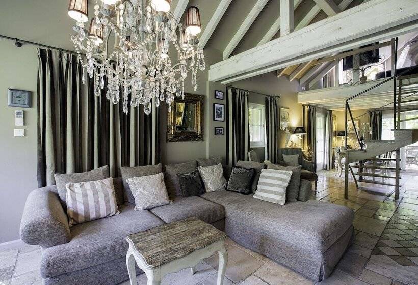 پانسیون Le B. Cottage