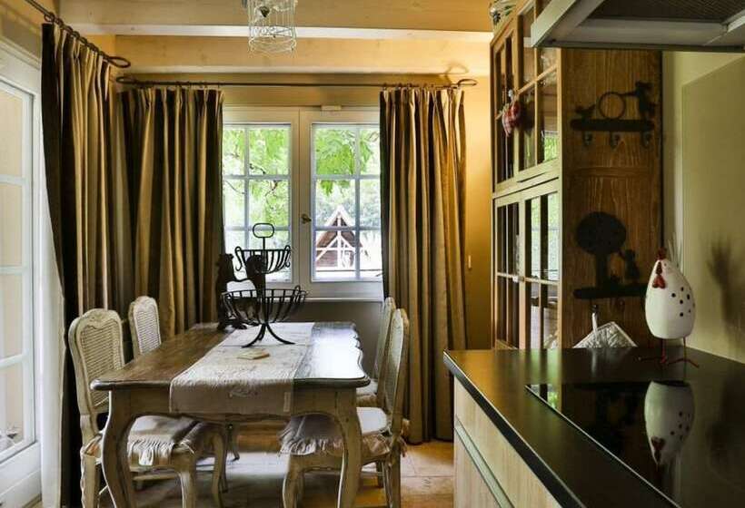 پانسیون Le B. Cottage