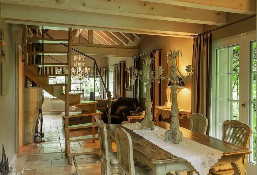 پانسیون Le B. Cottage