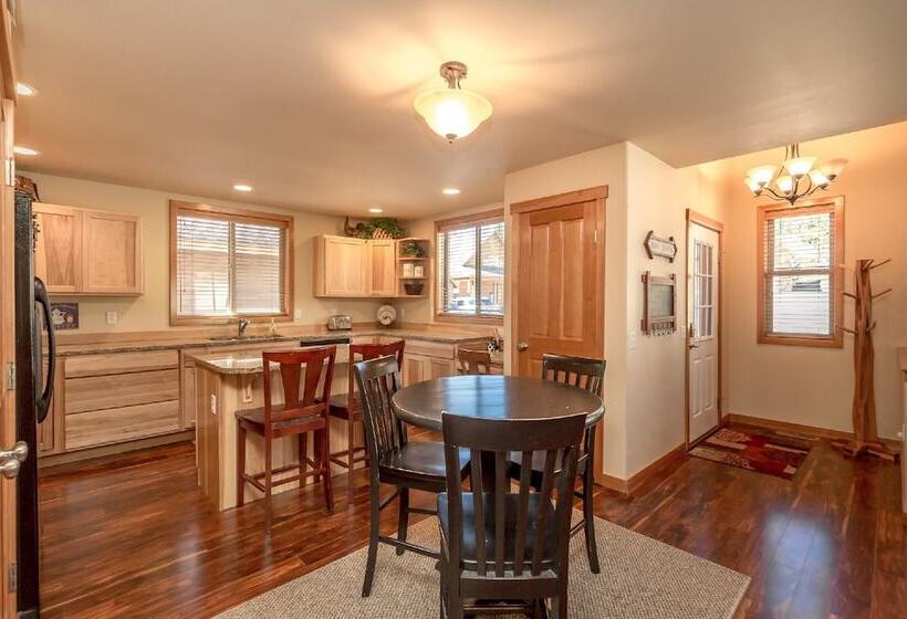 Wintergreen Lodge