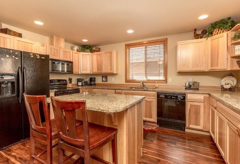 Wintergreen Lodge