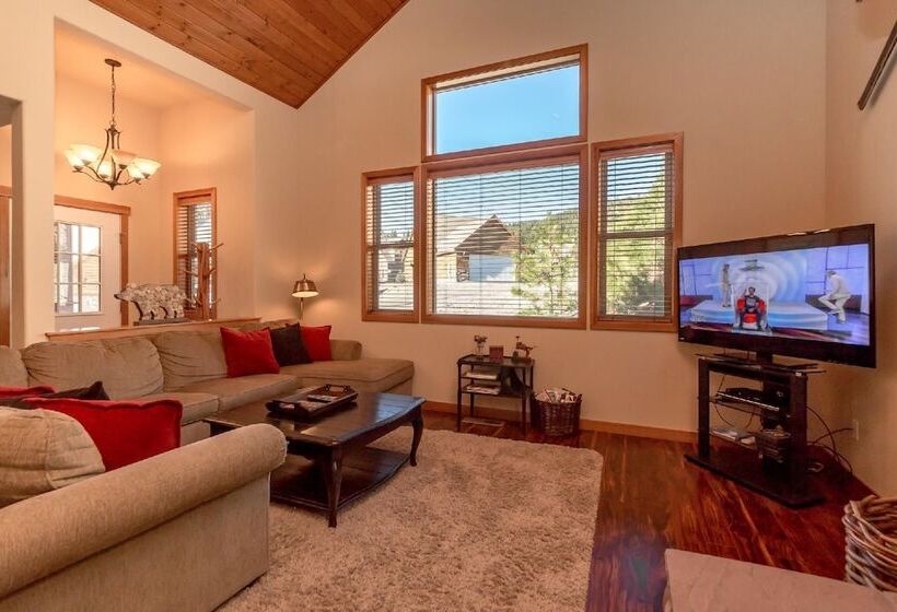 Wintergreen Lodge