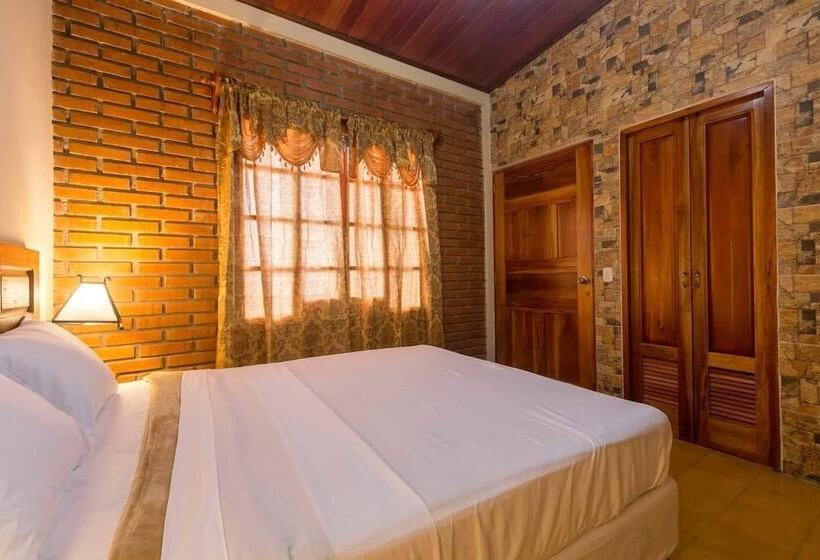 هاستل Hostal Los Octavianos Deluxe