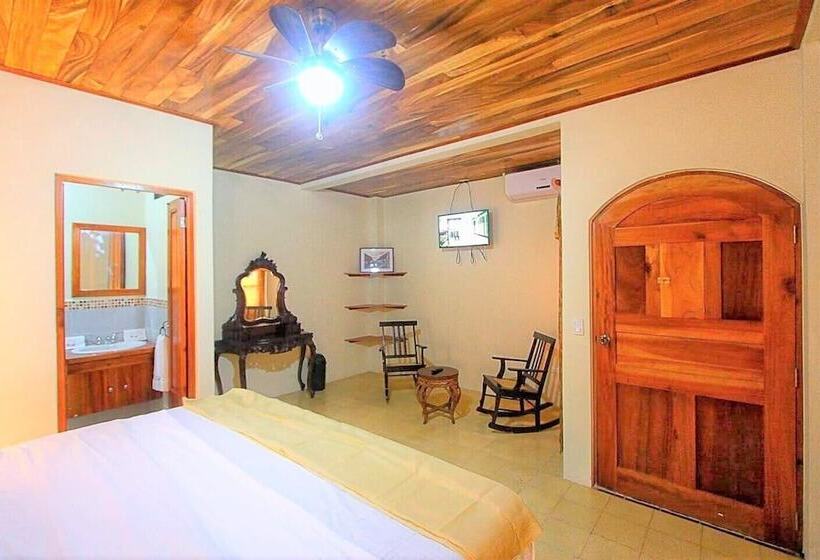 هاستل Hostal Los Octavianos Deluxe