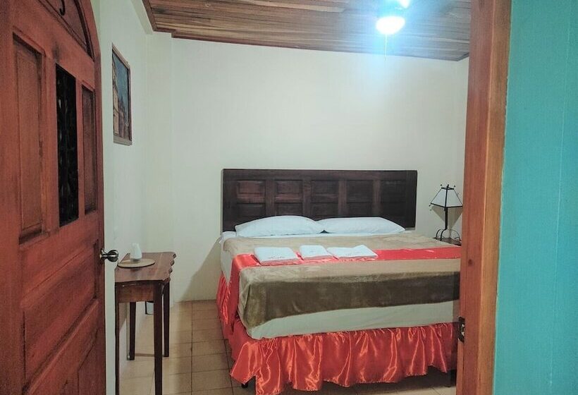 هاستل Hostal Los Octavianos Deluxe