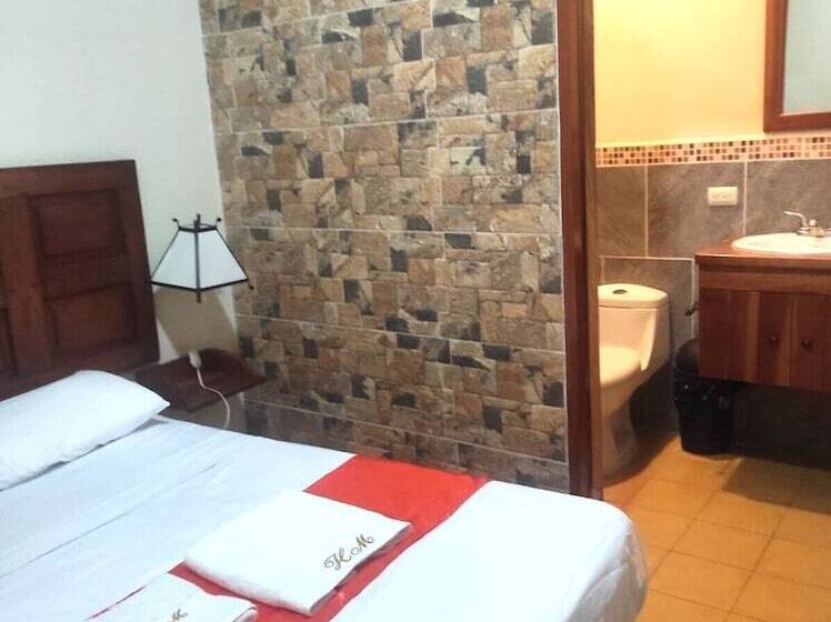 هاستل Hostal Los Octavianos Deluxe