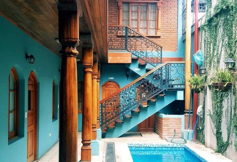 هاستل Hostal Los Octavianos Deluxe