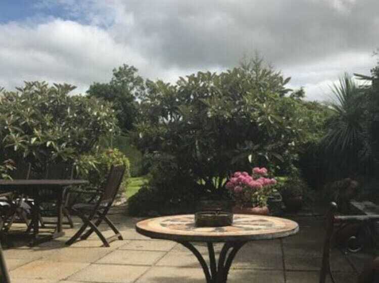 تختخواب و صبحانه Clare Manor