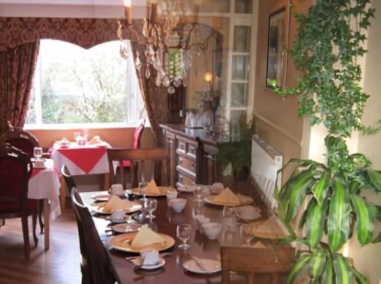 تختخواب و صبحانه Clare Manor