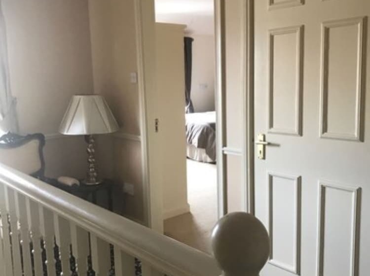 تختخواب و صبحانه Clare Manor