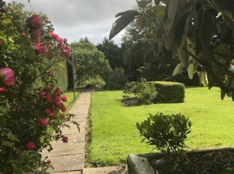 تختخواب و صبحانه Clare Manor