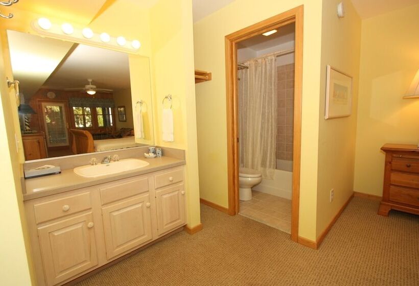 ベッドアンドブレックファースト Courtyard Villas On Silver Lake Harbor