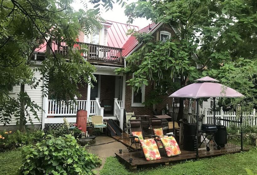 住宿加早餐  Historic Iron Horse Inn