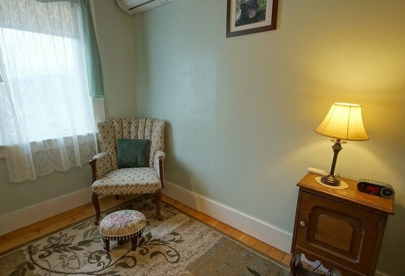 تختخواب و صبحانه Tuckernuck Inn