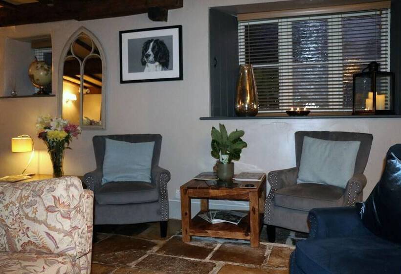 مسافرخانه Horse & Groom   Upper Oddington