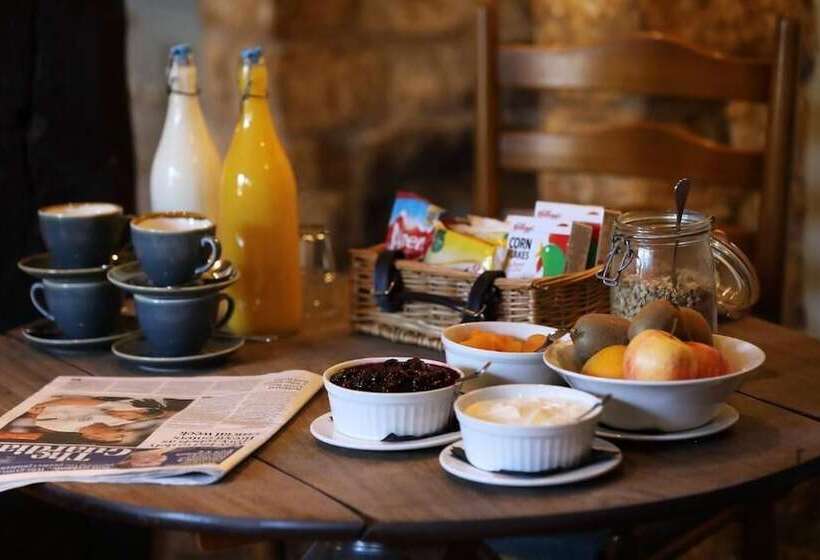 مسافرخانه Horse & Groom   Upper Oddington