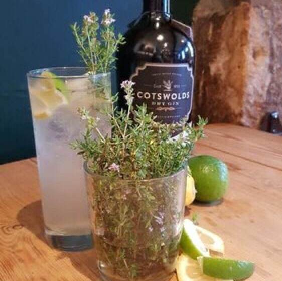 مسافرخانه Horse & Groom   Upper Oddington