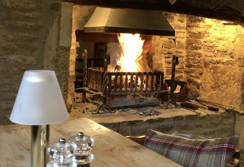 مسافرخانه Horse & Groom   Upper Oddington