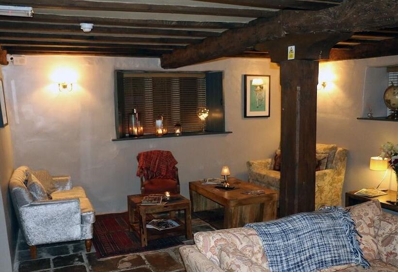 مسافرخانه Horse & Groom   Upper Oddington