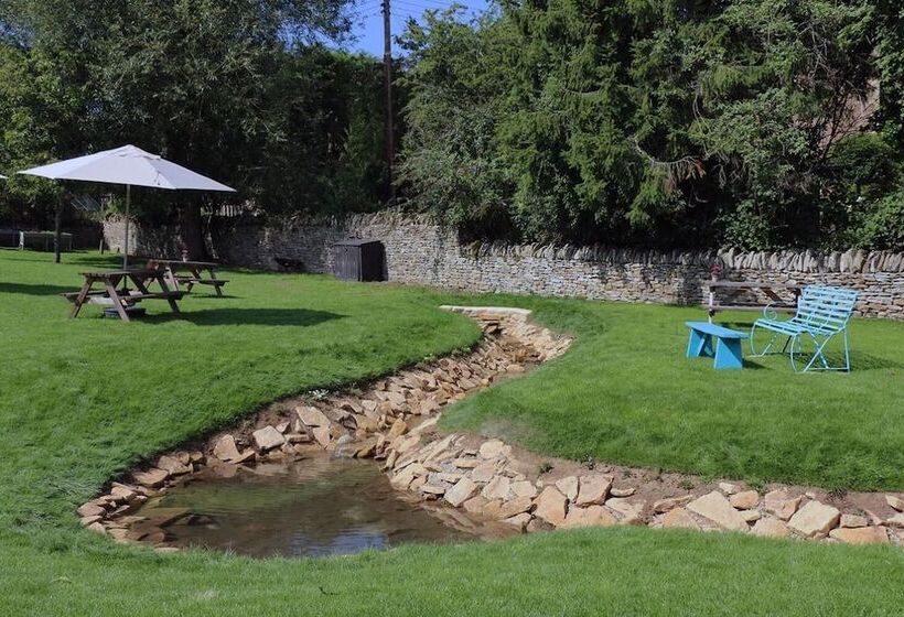 مسافرخانه Horse & Groom   Upper Oddington