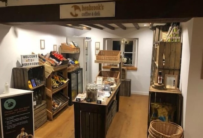 مسافرخانه Horse & Groom   Upper Oddington