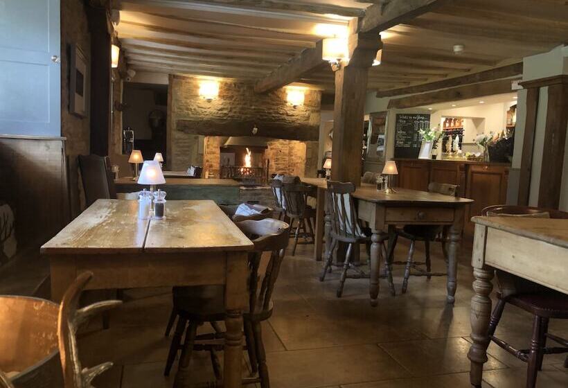 مسافرخانه Horse & Groom   Upper Oddington