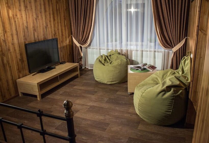 هتل A House