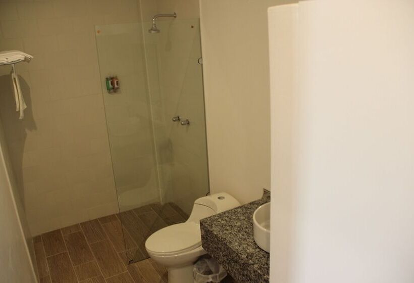 هتل City Plaza Salinas