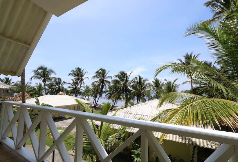 בית מלון כפרי Coconut Grove Lodge