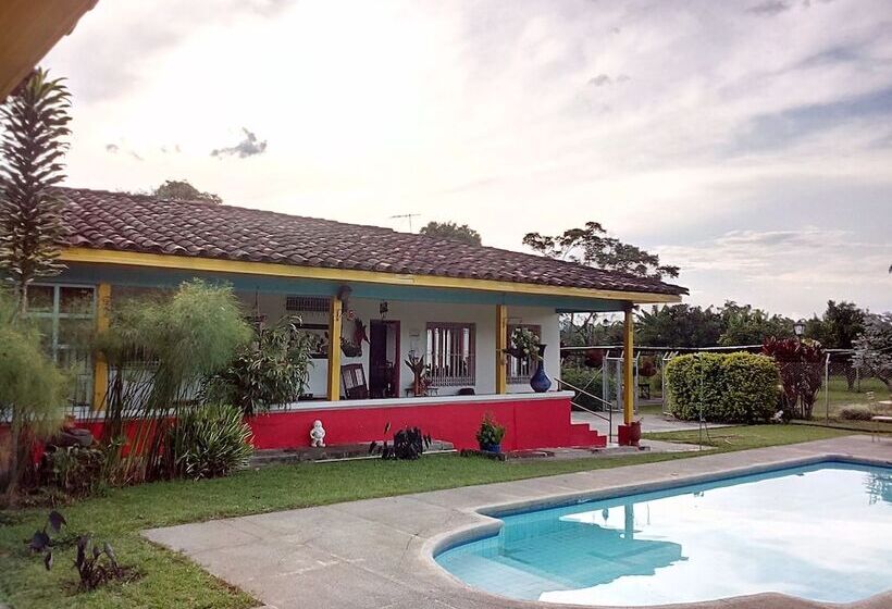 هتل Hacienda Tierra Verde