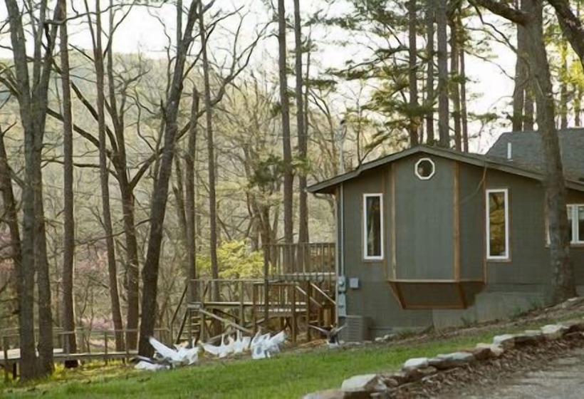 בית מלון כפרי Lake Lucerne Resort & Ranch