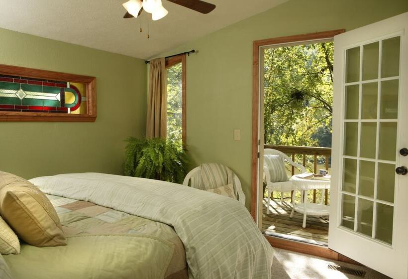 בית מלון כפרי Lake Lucerne Resort & Ranch
