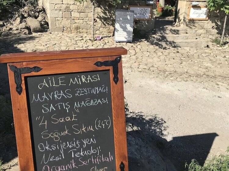בית מלון כפרי Mavras Tas Odalar