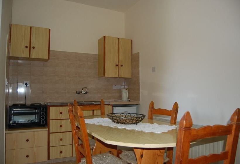 هتل Nicos & Olympia Apartments