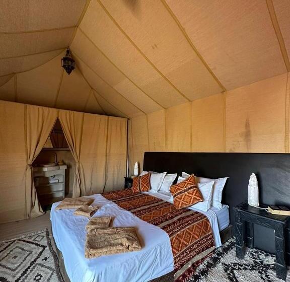 هتل Luxurious Desert Camp