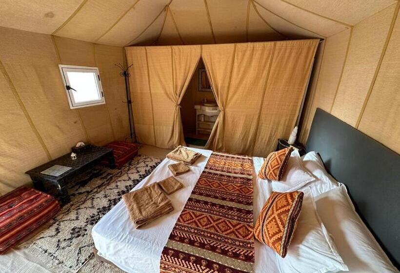 هتل Luxurious Desert Camp
