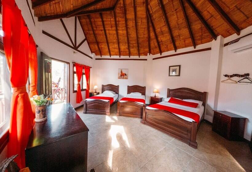 هتل Oceanic Hosteria Y Restaurante