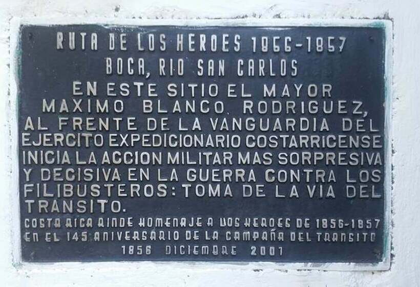 فندق Tapir Lodge