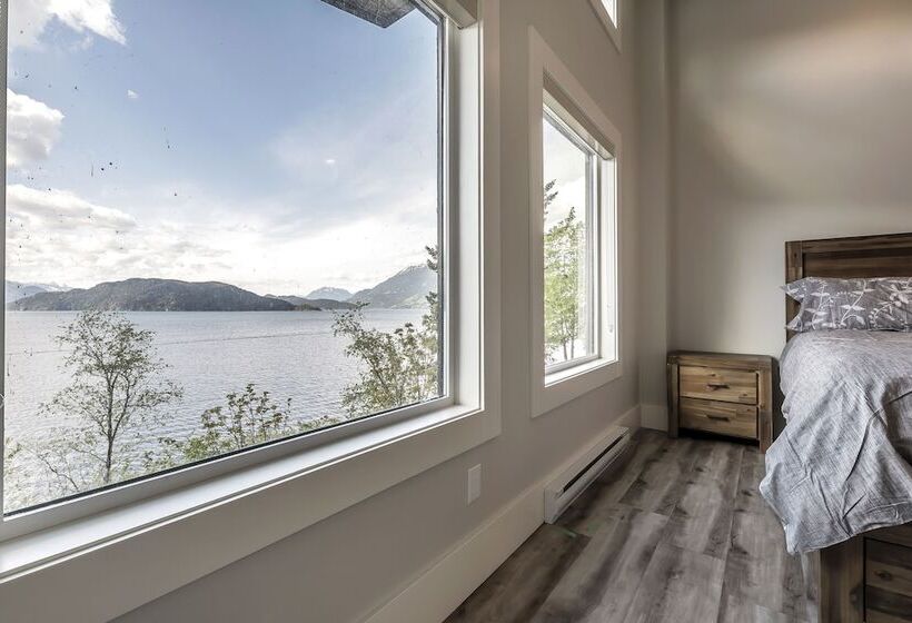 Отель The Lodge On Harrison Lake