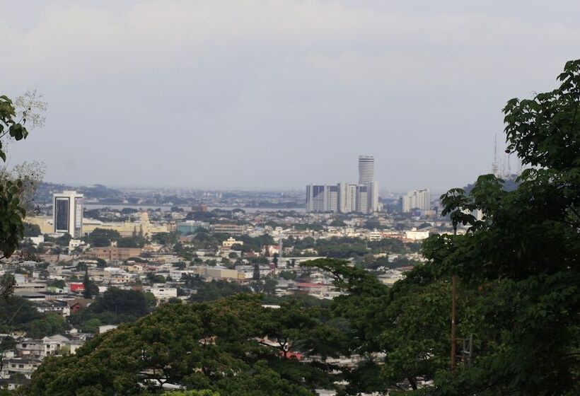 پانسیون Chawpi Lodge