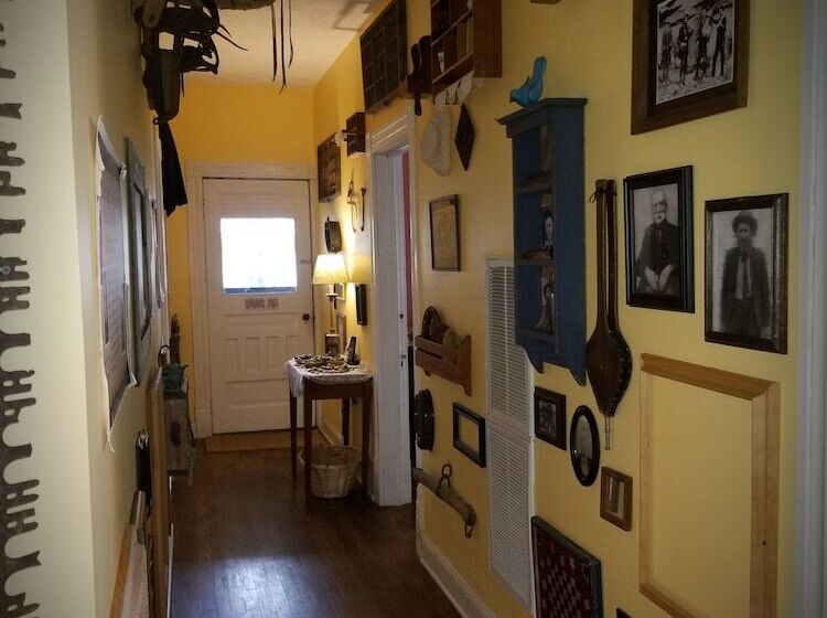 ペンション Hatfield Mccoy House Inn