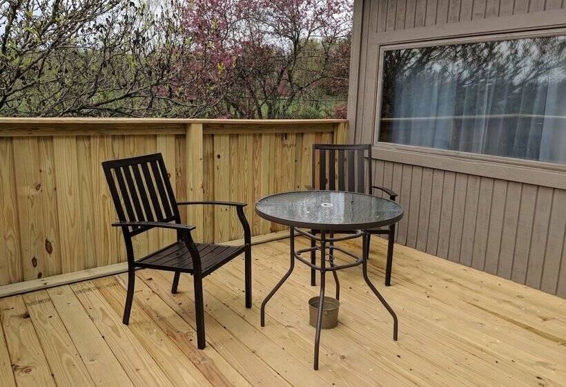 펜션 Hocking Hills Inn