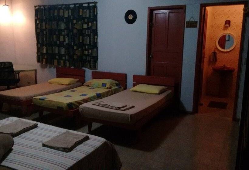 Saqua Beach Hostel