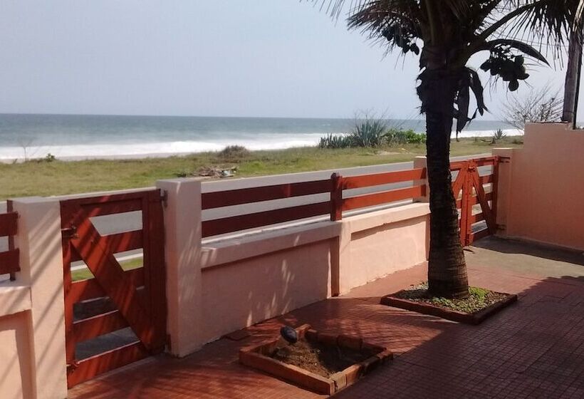 Saqua Beach Hostel
