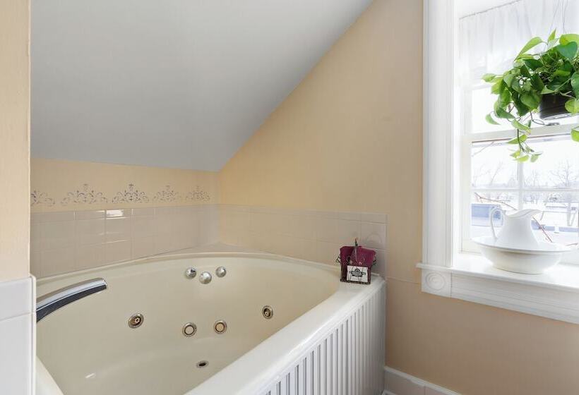 The Stagecoach Inn Bed & Breakfast And Five20 Social Stop