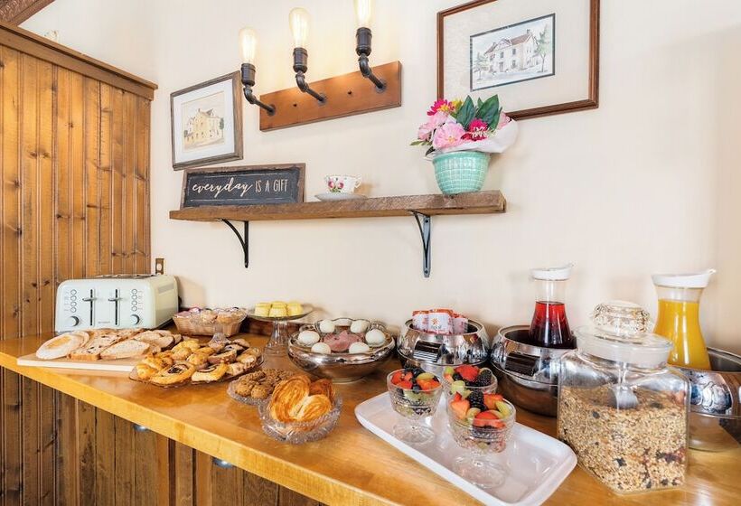 The Stagecoach Inn Bed & Breakfast And Five20 Social Stop