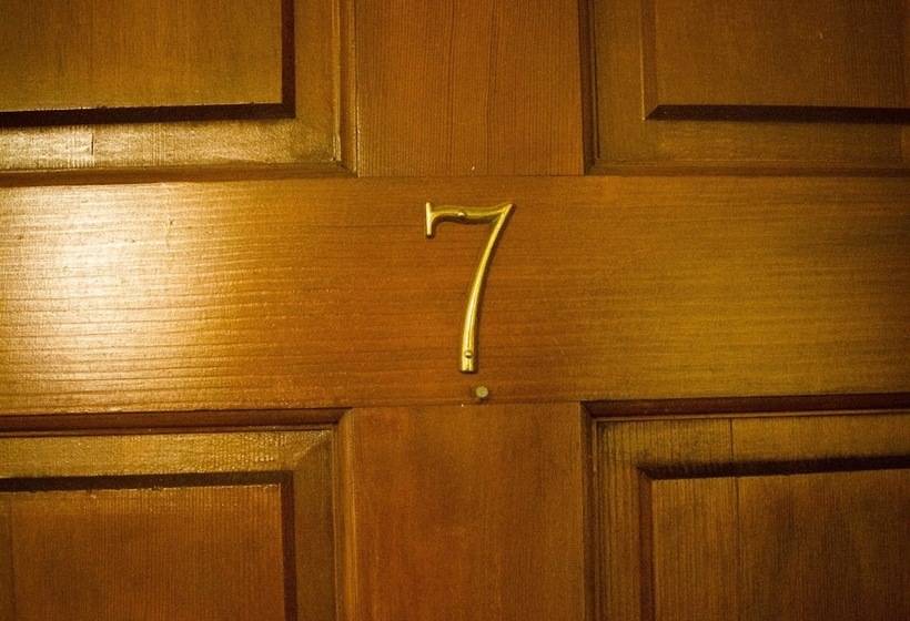 The Stagecoach Inn Bed & Breakfast And Five20 Social Stop